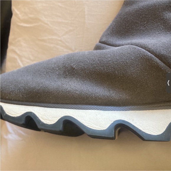 Sorel grey boots, size 9.5 Suede leather with soft interior. - Picture 6 of 8